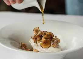 Moderne tiramisu med espresso honning is