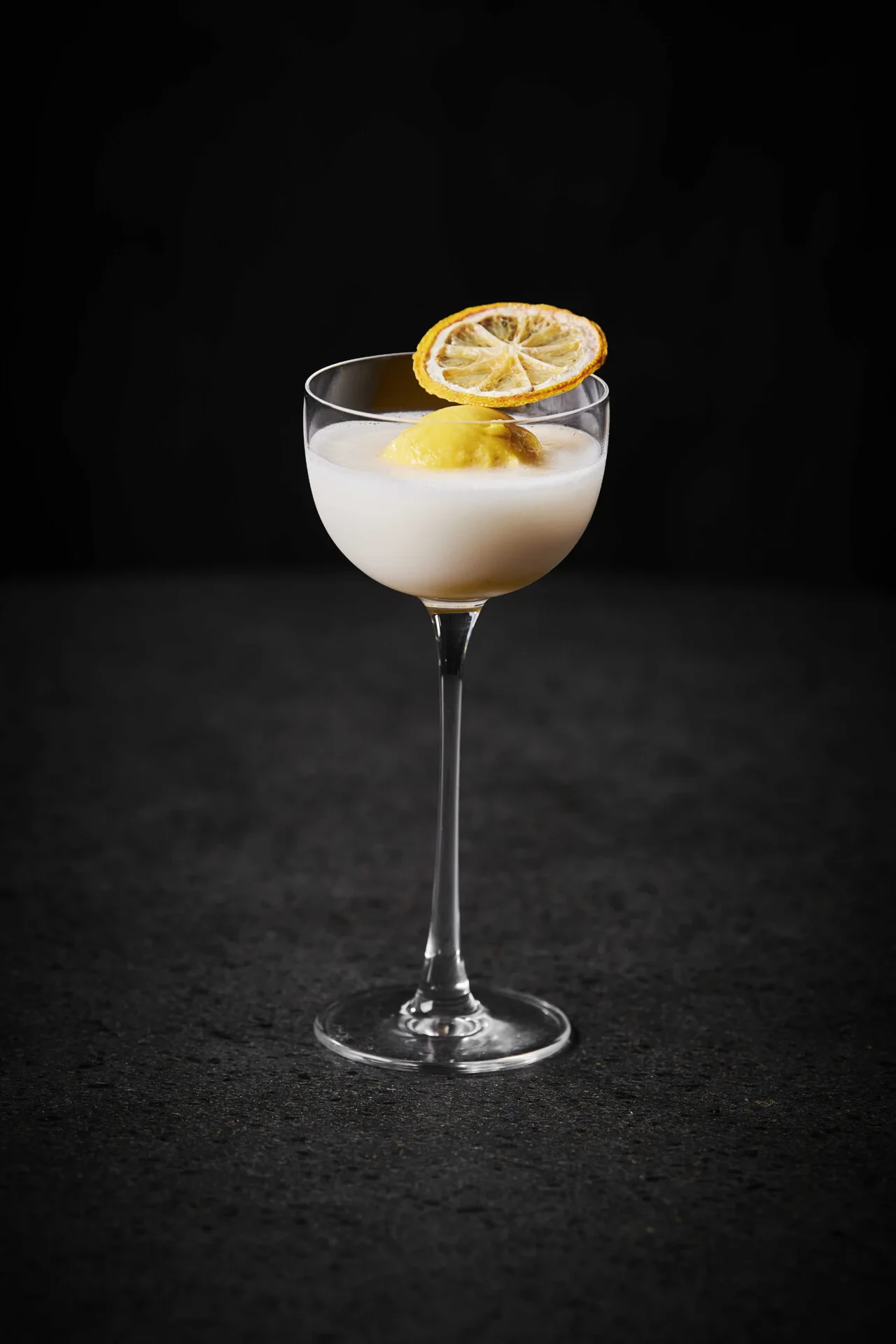Leckerer Gin Hass zubereitet mit Zitronen Sorbet und Mango Sorbet