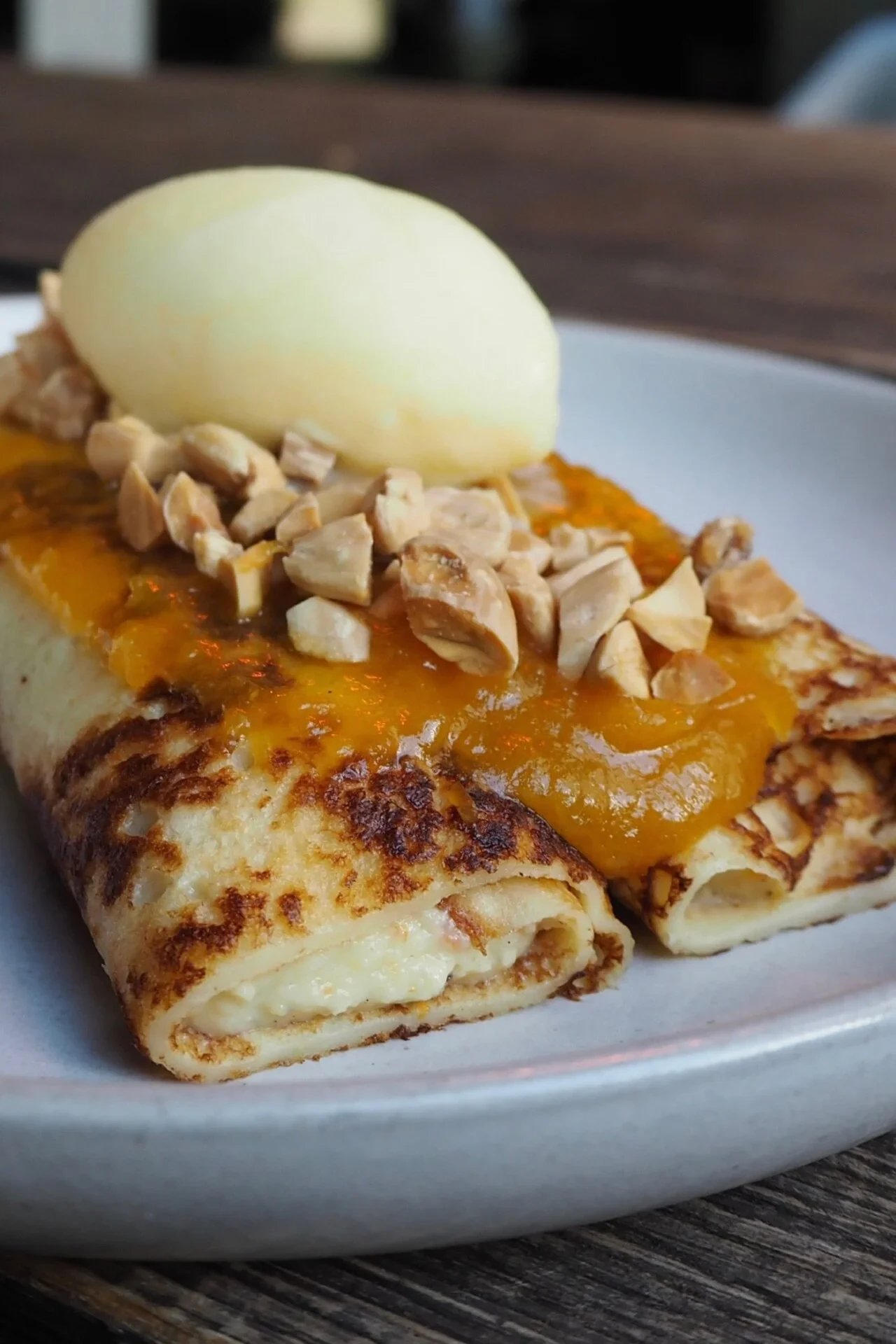 lækre crépes fra cafe Evald serveres med appelsin sorbet