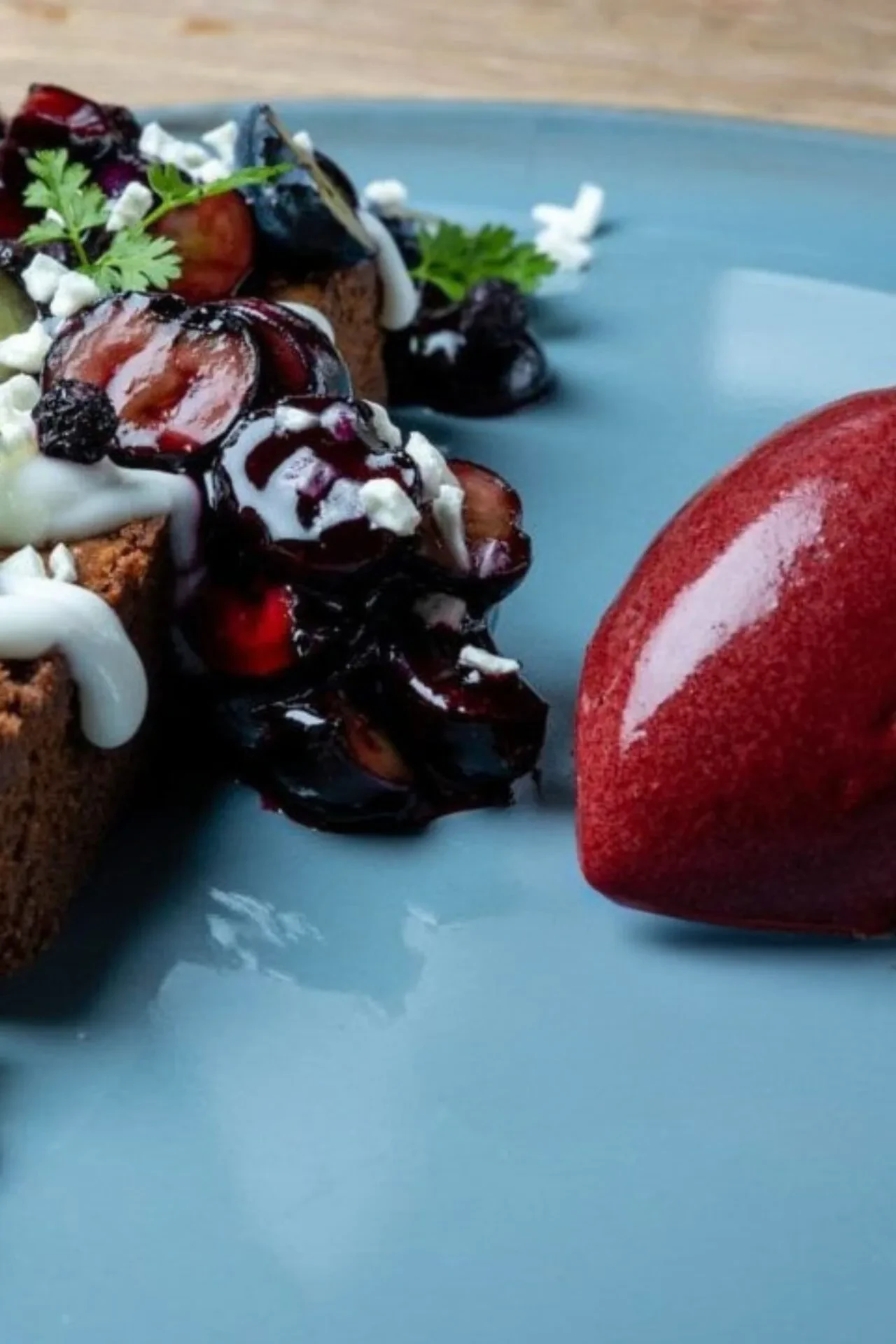 chokolademousse med solbær sorbet