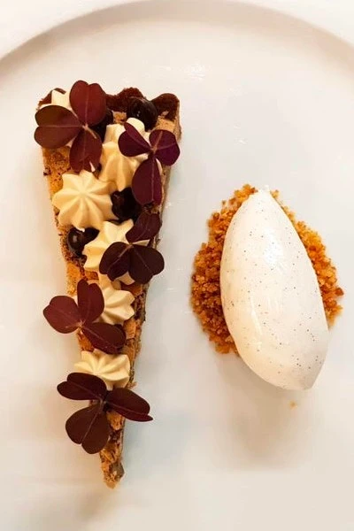 Pecan Pie med vaniljeis fra Knudhule Badehotel