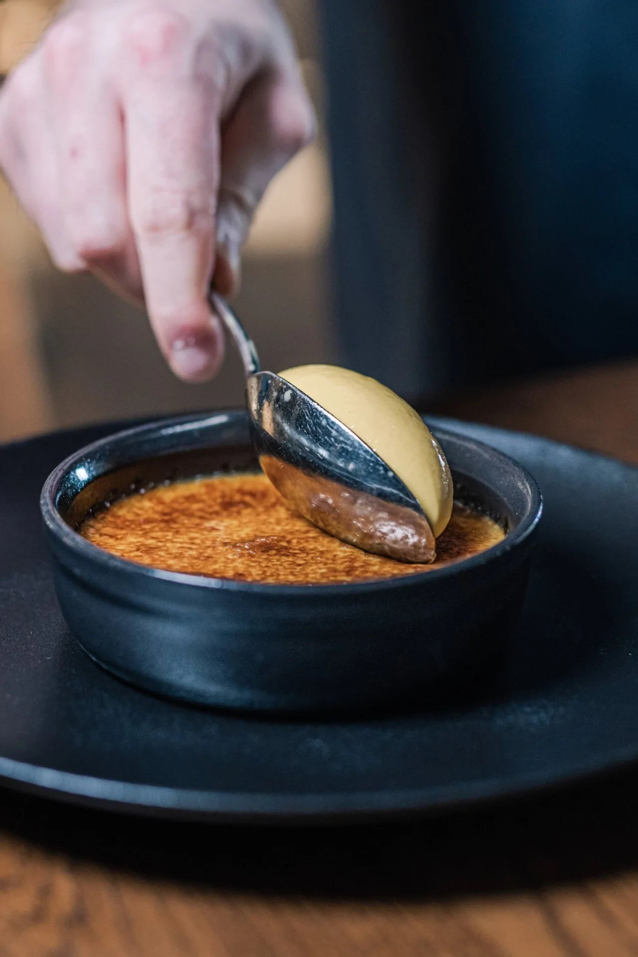 Crémè Brûlée med mango sorbet