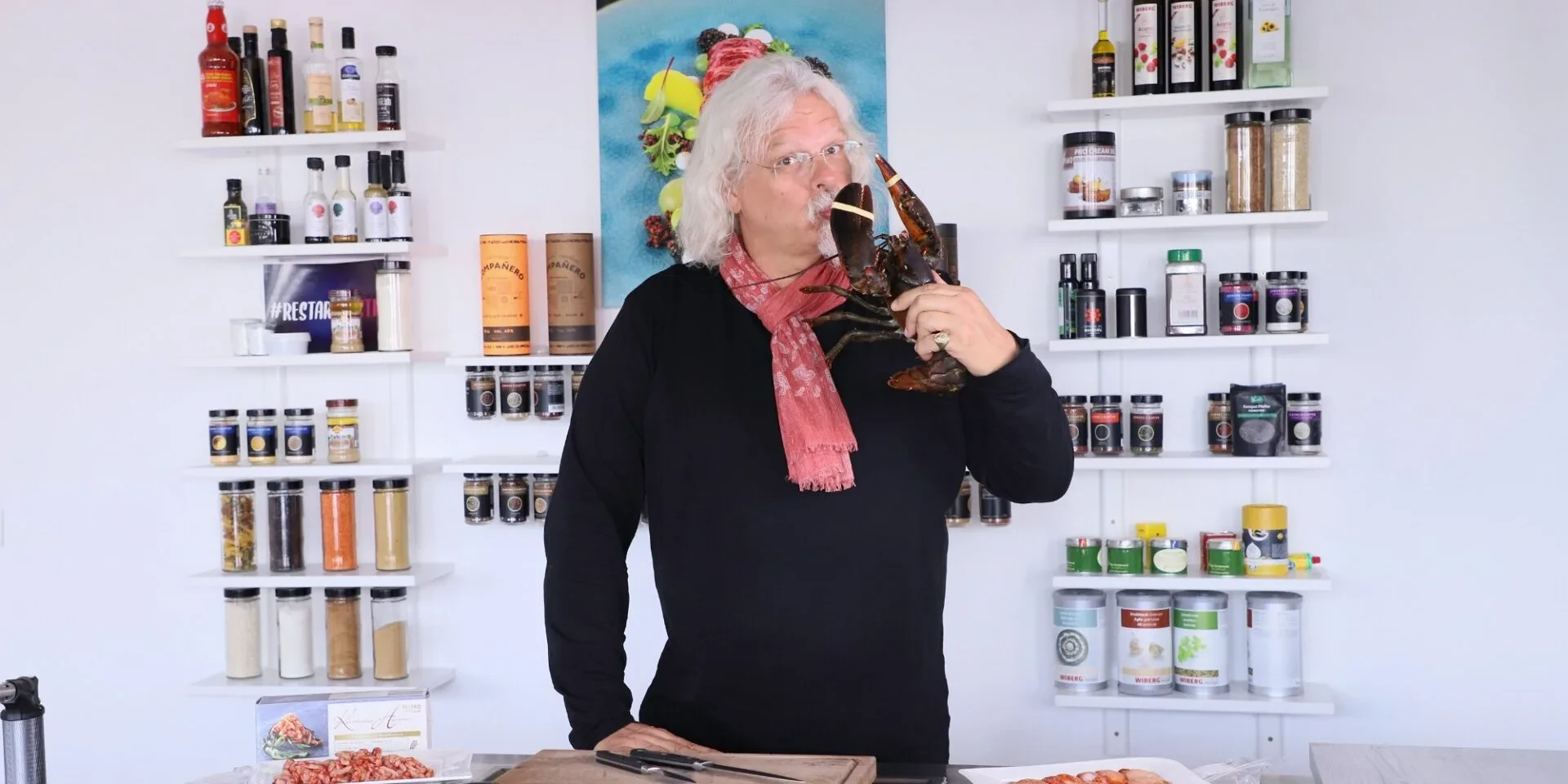 Her ses Ralf Bos med nogle af de mange lækre råvarer