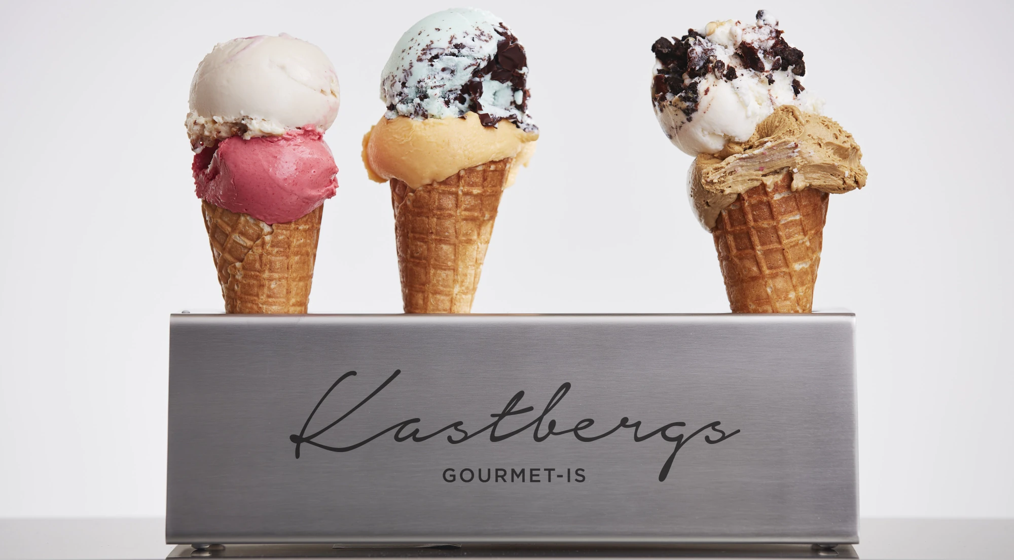 Hier ist ein Waffelhalter mit Kastbergs leckerem Eis