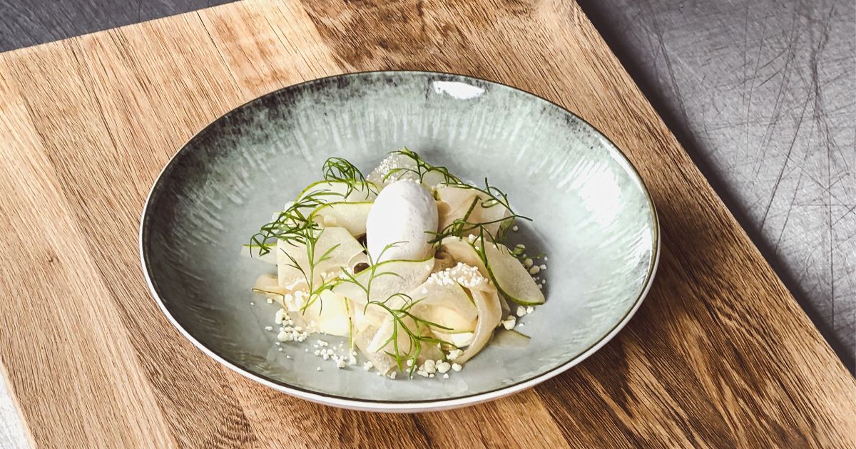 Fresh pear dessert with vanilla icecream