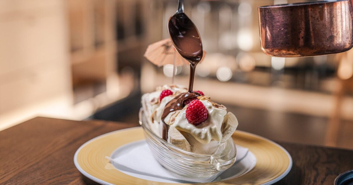 Molskroens bananasplit with Chantilly sauce and vanilla icecream