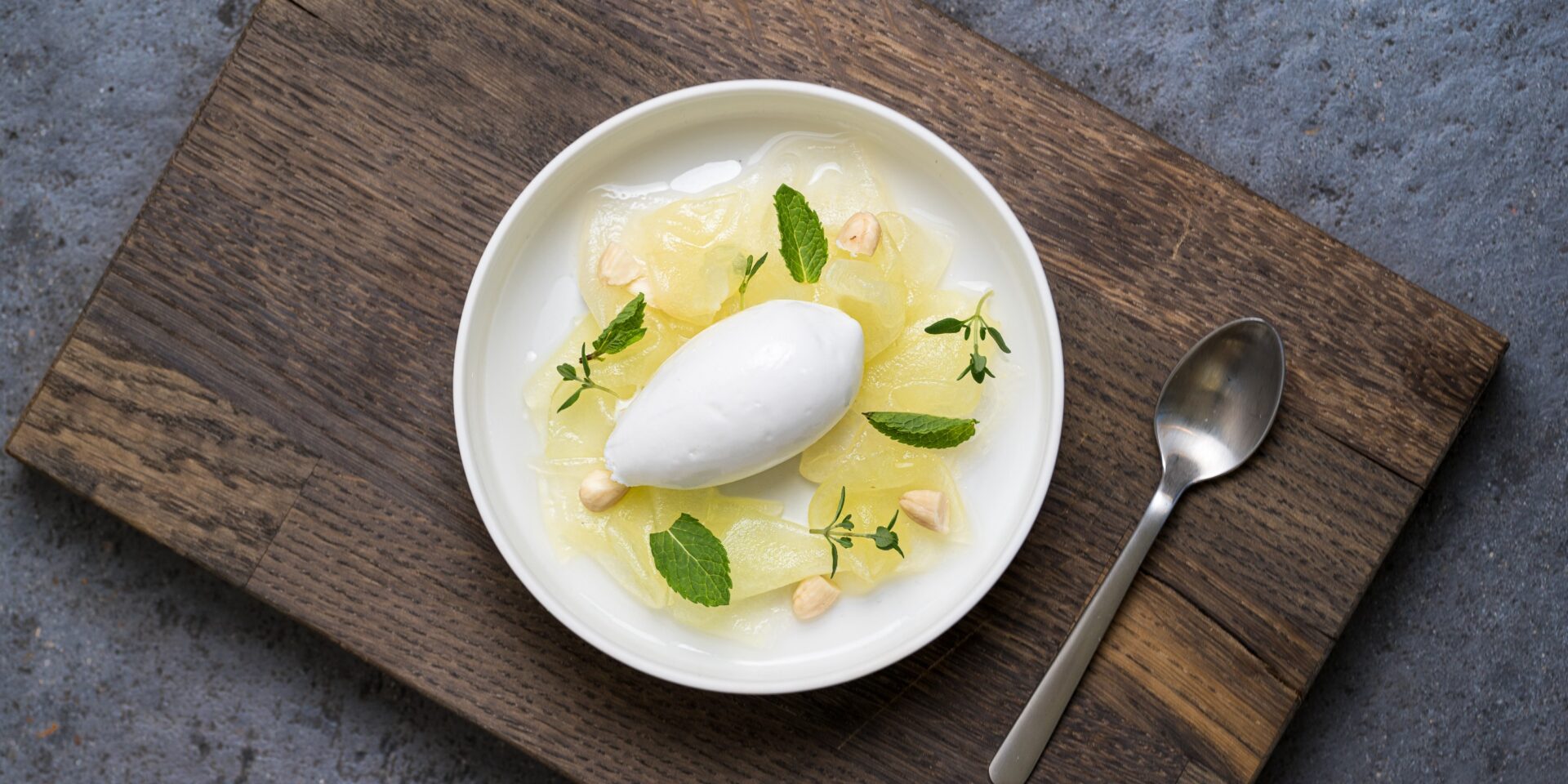 IJs en sorbet in je lentedessert